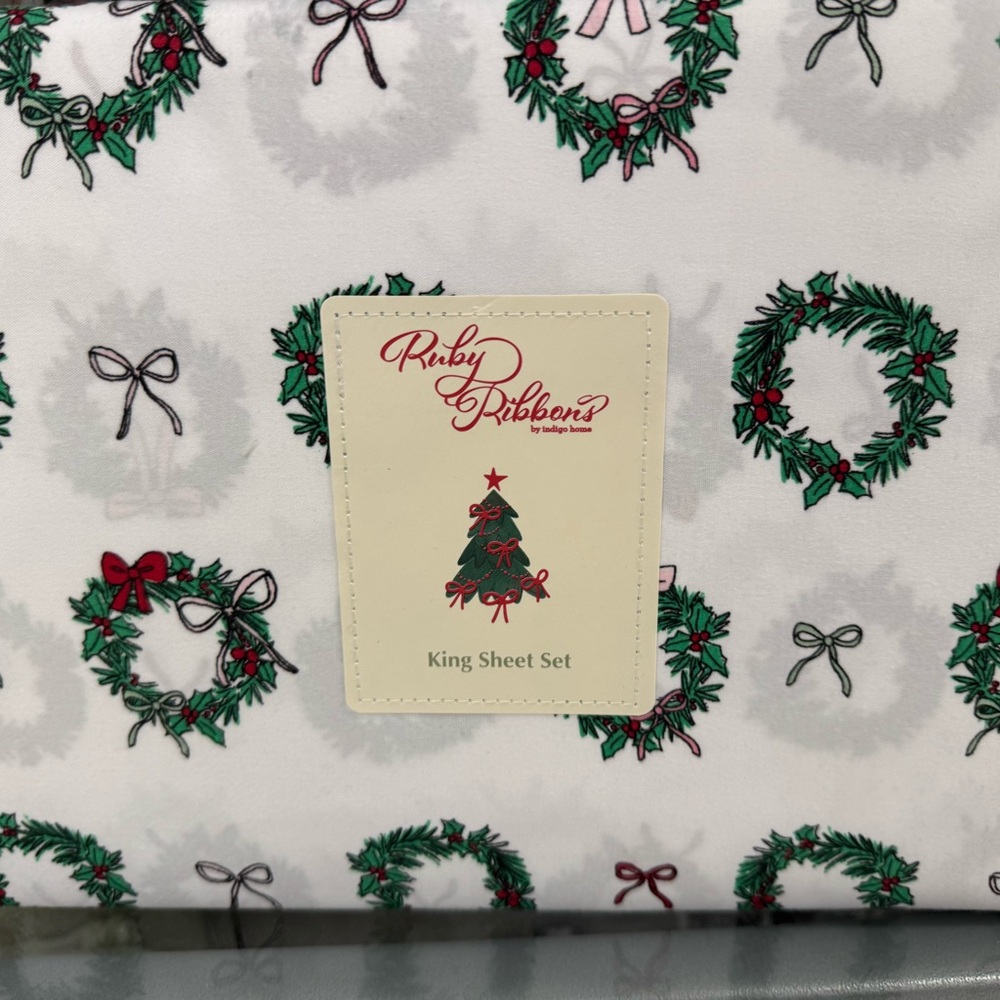 Ruby Ribbon Festive Wreath King Sheet Set